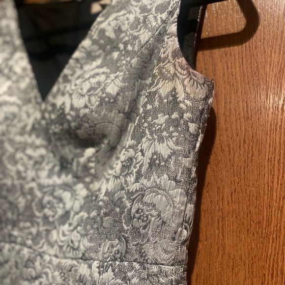 Aiden Matrix Short Floral Dress. SIZE 4 - Picture 4 of 5